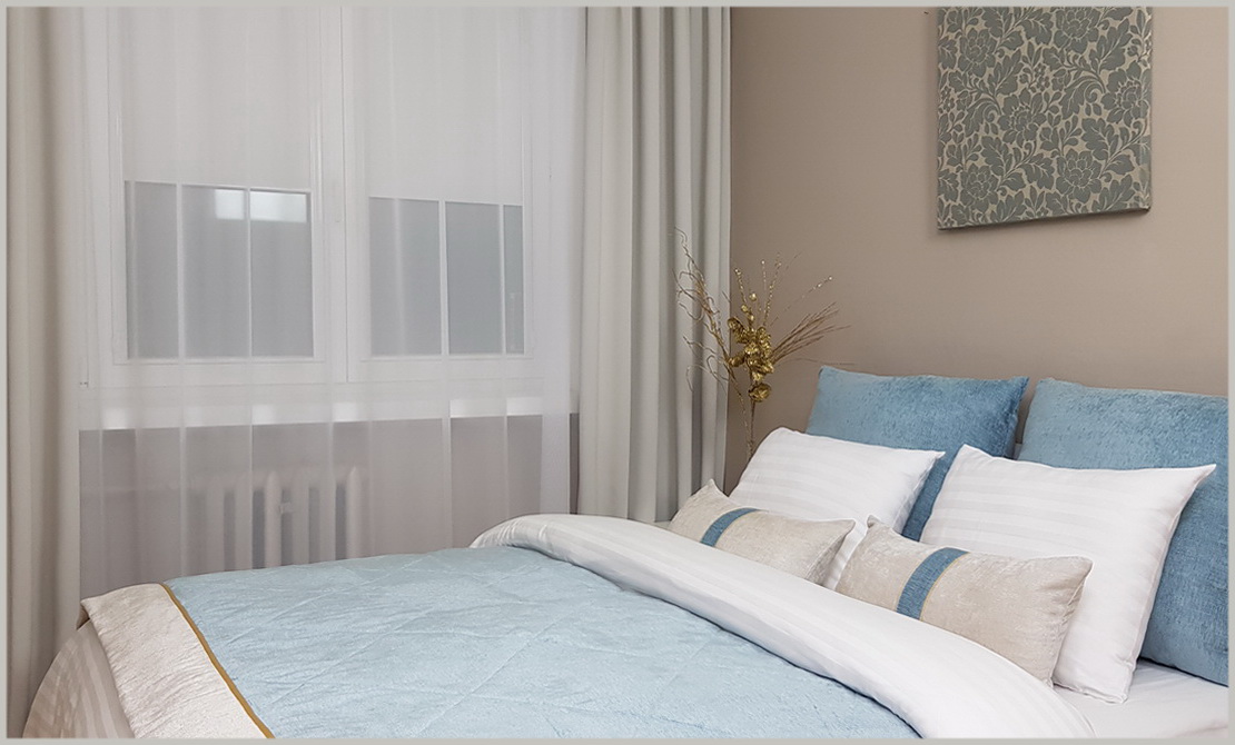 Pokój wzorcowy w hotelu.